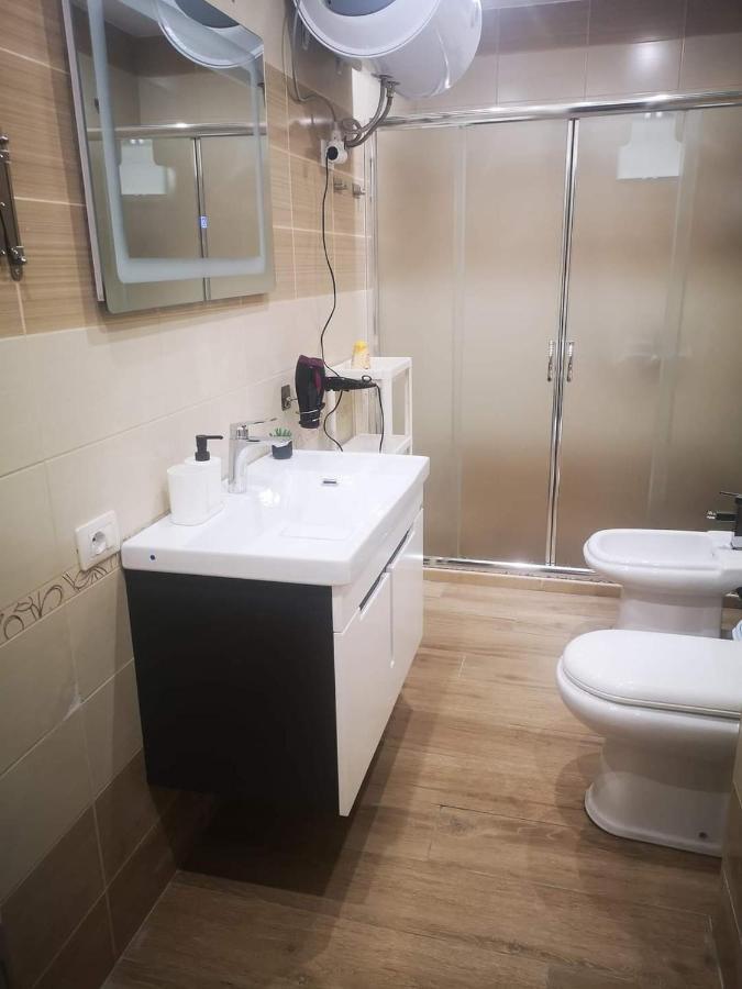 Riviera Deluxe Apartments Vlorë エクステリア 写真